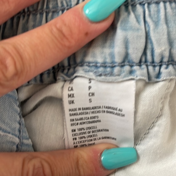 Blue Jeans - Picture 3 of 3